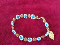 6月25日，外發(fā)手工領(lǐng)回家做，在家做手工副業(yè)掙錢，開手工加工廠，在手工之家,認(rèn)真負(fù)責(zé)才能做得好、收入好，圖為串珠米珠繡純手工產(chǎn)品剪影