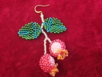 9月24日，外發(fā)手工活正規(guī)平臺(tái)，手工靈活就業(yè)微創(chuàng)業(yè)，做手工傳承官，與手工之家合作，因?yàn)檫@里真實(shí)、真誠和對(duì)事業(yè)的真心，圖為串珠米珠繡手工產(chǎn)品剪影