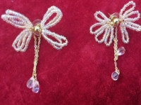 9月26日，手工兼職在家做，拿回家做的手工副業(yè)創(chuàng)業(yè)，做手工傳承官，與手工之家合作，讓產(chǎn)品更好服務(wù)市場(chǎng)，圖為串珠米珠繡手工產(chǎn)品剪影