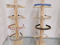 7月9日，手工活拿回家做在哪里找，外發(fā)加工接單平臺(tái)，在家做手工，開手工加工廠，在手工之家，創(chuàng)新不僅全面而且始終堅(jiān)持，圖為串珠米珠繡純手工產(chǎn)品剪影