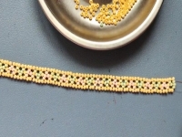 7月18日，在家兼職手工活，靈活就業(yè)創(chuàng)業(yè)手工副業(yè)，開手工加工廠，手工之家與合作人員一起成長收獲，圖為串珠米珠繡純手工產(chǎn)品剪影