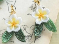 7月20日，外發(fā)加工接單平臺，靈活就業(yè)好手工項目，開手工加工廠，做手工傳承官，在手工之家手工事業(yè)是大家長久合作的結(jié)果，圖為串珠米珠繡純手工產(chǎn)品剪影