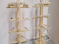 7月21日，在家做的手工活正規(guī)平臺，靈活就業(yè)好選擇，開手工加工廠，做手工傳承官，在手工之家，因為信任所以全力以赴，圖為串珠米珠繡純手工產(chǎn)品剪影