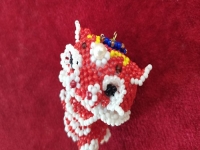 7月25日，在家可以做的工作，拿回家做的手工項目，做手工傳承官，與手工之家合作，因為看好這里、相信這里，圖為串珠米珠繡純手工產(chǎn)品剪影