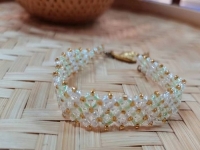 8月1日，手工活兼職招聘信息，正規(guī)可靠的手工項(xiàng)目，做手工傳承官，就業(yè)創(chuàng)業(yè)都可以，越來(lái)越多人選擇與手工之家合作，圖為串珠米珠繡純手工產(chǎn)品剪影