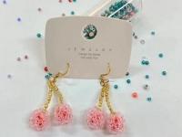 8月24日，外發(fā)加工接單平臺，靈活就業(yè)純手工，做手工傳承官，選手工之家合作，因為這里真實，值得信賴，圖為串珠米珠繡純手工產(chǎn)品剪影