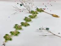 9月7日，手工活拿回家做在哪里找，靈活就業(yè)創(chuàng)業(yè)，做手工傳承官，在手工之家，了解清楚是合作的基礎(chǔ)，圖為串珠米珠繡純手工產(chǎn)品剪影