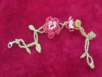 10月1日，純手工領(lǐng)回家做，在家做手工副業(yè)創(chuàng)業(yè)，做手工傳承官，拿回家做的手工創(chuàng)業(yè)小項(xiàng)目，在手工之家，合作都是真誠(chéng)周到的服務(wù)，圖為串珠米珠繡純手工產(chǎn)品剪影