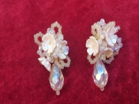 10月3日，手工活兼職招聘信息，居家靈活就業(yè)副業(yè)創(chuàng)業(yè)，微創(chuàng)業(yè)做手工傳承官，手工之家的純手工合作讓大家在家掙錢發(fā)展，圖為串珠米珠繡純手工產(chǎn)品剪影