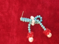 10月10日，在家能做的手工活兼職，正規(guī)可靠的手工副業(yè)創(chuàng)業(yè)項(xiàng)目，做手工傳承官，與手工之家合作，看好目標(biāo)去努力，做的更好，圖為串珠米珠繡純手工產(chǎn)品剪影