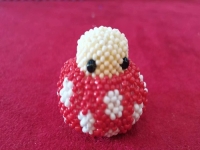 10月18日，附近有沒有兼職手工活,做手工傳承官，農(nóng)村手工加工副業(yè)靈活就業(yè)，手工之家合作方式多，都是做得多掙得多，圖為串珠米珠繡純手工產(chǎn)品剪影