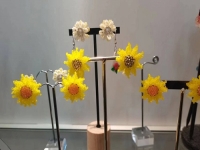 10月20日，外發(fā)手工活接單平臺，手工活兼職副業(yè)創(chuàng)業(yè)，做手工傳承官，在手工之家，純手工產(chǎn)品精美精致、安全環(huán)保，圖為串珠米珠繡純手工產(chǎn)品剪影