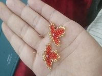 外發(fā)手工領(lǐng)回家做，在農(nóng)村陪著家人做純手工掙錢正合適