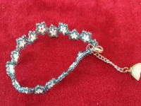 11月30日，手工活外發(fā)一手貨源，在家做手工掙錢，靈活就業(yè)、小成本創(chuàng)業(yè),做手工傳承官，與手工之家合作，大家是共同發(fā)展進(jìn)步的一個(gè)整體，圖為串珠米珠繡純手工產(chǎn)品剪影