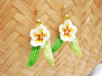 12月15日，手工活外發(fā)加工可靠嗎？居家小成本創(chuàng)業(yè)靈活就業(yè)，微創(chuàng)業(yè)做手工傳承官，讓合作人員多掙錢，手工之家一直在努力，圖為串珠米珠繡純手工產(chǎn)品剪影