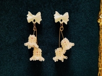 12月18日，手工活兼職招聘信息，在家做手工掙錢(qián)，做手工傳承官，在手工之家，誠(chéng)信首先就是真實(shí)真誠(chéng)，圖為串珠米珠繡純手工產(chǎn)品剪影