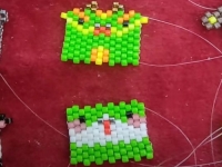 12月25日，手工活從哪里找廠家，在家能做的兼職創(chuàng)業(yè)項(xiàng)目，輕資產(chǎn)創(chuàng)業(yè)做手工傳承官，與手工之家合作，大家利益同體、合作共贏，圖為串珠米珠繡純手工產(chǎn)品剪影