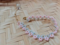 正規(guī)外發(fā)手工領(lǐng)回家做，純手工業(yè)務(wù)增、收入增，服務(wù)也增