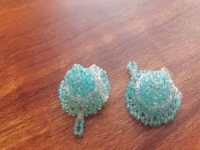 1月7日，手工活外發(fā)加工怎么找貨源，想接正規(guī)廠家的手工，微創(chuàng)業(yè)做手工傳承官，手工之家與大家合作良好，圖為串珠米珠繡純手工產(chǎn)品剪影