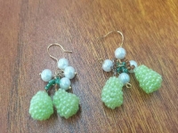 1月11日，在家里做什么可以掙錢，可以拿回家做的手工，微創(chuàng)業(yè)做手工傳承官，在手工之家，手工產(chǎn)品始終是重點，圖為串珠米珠繡純手工產(chǎn)品剪影