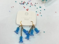 2月7日，手工兼職可帶回家，拿回家的手工創(chuàng)業(yè)項目，小成本創(chuàng)業(yè)開手工加工廠，做手工傳承官，與手工之家合作，在家掙錢的選擇很多，多種手工業(yè)務(wù)可以一起做，圖為串珠米珠繡純手工產(chǎn)品剪影