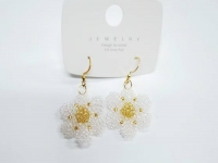 2月10日，在家做兼職的正規(guī)平臺，極簡創(chuàng)業(yè)開手工加工廠、做手工傳承官，居家手工創(chuàng)業(yè)，與手工之家合作，做得好的因素很多，圖為串珠米珠繡純手工產(chǎn)品剪影