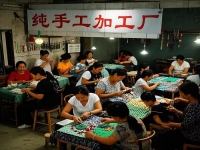 不往城里跑，在村里小成本創(chuàng)業(yè)，陪著家人開手工加工廠是個好機(jī)會