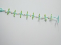 3月7日，在家做的手工活正規(guī)平臺，靈活就業(yè)居家創(chuàng)業(yè)好選擇，小成本創(chuàng)業(yè)開手工加工廠，在手工之家，掙錢很放心，圖為串珠米珠繡純手工產(chǎn)品剪影