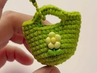 鉤織純手工產(chǎn)品展示，精美的福袋掛件