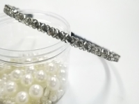 4月2日，手工接單正規(guī)平臺(tái)，拿回家做的手工創(chuàng)業(yè)項(xiàng)目，小成本創(chuàng)業(yè)開手工加工廠、做手工傳承官，在手工之家合作內(nèi)容多，掙錢渠道多，圖為串珠米珠繡純手工產(chǎn)品剪影