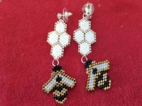 4月3日，可在家做的兼職手工，想接正規(guī)廠家的手工，小成本創(chuàng)業(yè)開手工加工廠、做手工傳承官，手工之家專注手工事業(yè)發(fā)展，給大家更多掙錢的選擇，圖為串珠米珠繡純手工產(chǎn)品剪影