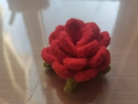 4月12日，手工外發(fā)加工可靠嗎？居家小成本創(chuàng)業(yè)開手工加工廠，微創(chuàng)業(yè)做家庭手工工作室，手工之家的純手工，城市農(nóng)村都能做，圖為鉤織純手工產(chǎn)品剪影