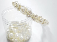 4月26日，手工接單平臺(tái)，想接正規(guī)廠家的手工，低成本創(chuàng)業(yè)做手工傳承官，在手工之家，純手工讓大家放心，圖為串珠米珠繡純手工產(chǎn)品剪影