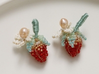 9月11日，在家就能做的兼職創(chuàng)業(yè)項(xiàng)目，輕資產(chǎn)創(chuàng)業(yè)做手工工作室，拿回家做的手工可信可靠，手工之家的產(chǎn)品給大家?guī)?lái)收入，圖為串珠米珠繡純手工產(chǎn)品剪影