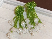 7月5日，在家可以做的兼職工作，在家副業(yè)做手工掙錢(qián)，小成本創(chuàng)業(yè)做手工工作室，在手工之家，純手工專兼職做都掙錢(qián)，圖為串珠米珠繡純手工產(chǎn)品剪影