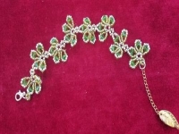 7月12日，手工外發(fā)一手貨源，帶回家做的手工，副業(yè)創(chuàng)業(yè)做手工工作室，手工之家與合作人員互相成就，合作良好，圖為串珠米珠繡純手工產(chǎn)品剪影