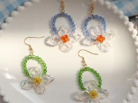 8月16日，可在家做的兼職手工，想接正規(guī)廠家的手工，創(chuàng)業(yè)做手工工作室，放心在家做手工副業(yè)創(chuàng)業(yè)，手工之家內(nèi)外兼修、努力做好大家的依靠，圖為串珠米珠繡純手工產(chǎn)品剪影