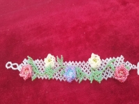 8月23日，手工兼職招聘信息，居家靈活就業(yè)副業(yè)創(chuàng)業(yè)，微創(chuàng)業(yè)做手工工作室，選手工之家，這里合作方式多、掙錢(qián)業(yè)務(wù)多，圖為串珠米珠繡純手工產(chǎn)品剪影