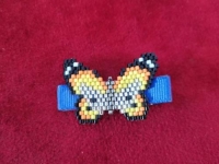 10月12日，在家能做的手工兼職，正規(guī)可靠的手工副業(yè)創(chuàng)業(yè)項(xiàng)目，開(kāi)手工工作室，在手工之家，大家努力掙錢(qián)，圖為串珠米珠繡純手工產(chǎn)品剪影