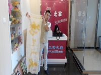 貴州小伙在家做手工活加工，創(chuàng)業(yè)精神令人感動(dòng)