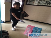 在農(nóng)村有什么代加工手工活嗎？2016年9月3日手工活之家客戶來送紙抽盒作品了！