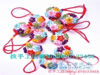 城里的人鄉(xiāng)下的人，都愛(ài)串珠繡 業(yè)余兼職手工活賺錢增收，在家賺錢的手工活