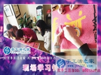 湖北武漢魏女士找到正規(guī)供料的手工活，白天上班晚上兼職手工活掙錢(qián)