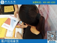 58同城找手工活在家做，邯鄲王女士來到手工之家考察拿貨