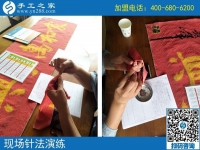 自從做手工活兼職后，黑龍江牡丹江市劉大姐再也不用出去擺攤