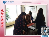 11月14日，找手工活做，找?guī)Щ丶易龅氖止せ钜?guī)手工活加盟項目，手工之家接待考察合作加工客戶剪影