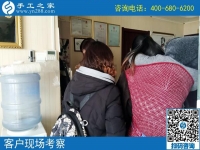 3月24日，這個可以寄到家做的手工活當(dāng)創(chuàng)業(yè)好項目怎么樣？這些細(xì)節(jié)表示沒問題。手工之家接待考察加工客戶剪影