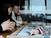 客戶現(xiàn)場仔細詢問手工之家客服關于平面珠繡