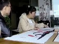 丈夫陪妻子考察手工之家，愛她就支持她自己喜歡的事業(yè)