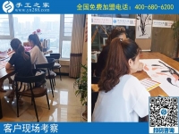 7月29日，為什么都選手工之家的珠繡串珠外放手工活？正規(guī)的手工活外發(fā)加工廠家有什么特征？手工之家接待考察加工客戶剪影